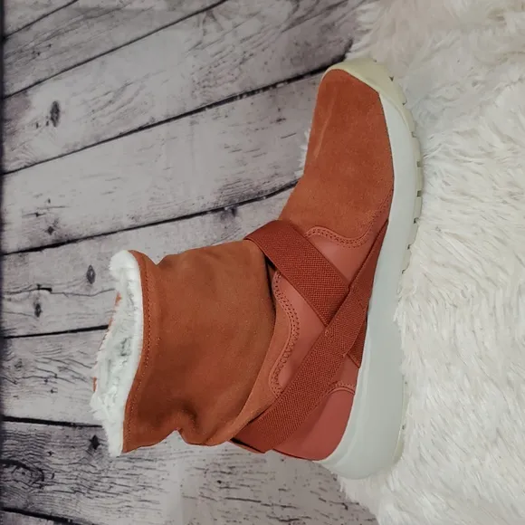 Nike Suede Golkana Boot in 'Dusty Peach' — Faux Fur Lining — Women's Size 8.5