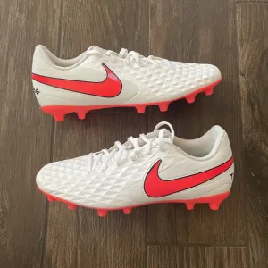 Nike Tiempo Legend 8 Soccer Cleats Boots Mens 10 White Flash Crimson AT6107