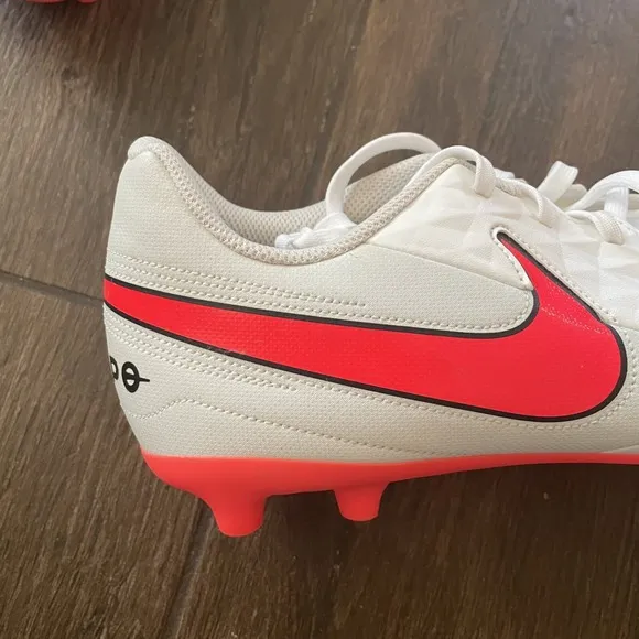 Nike Tiempo Legend 8 Soccer Cleats Boots Mens 10 White Flash Crimson AT6107