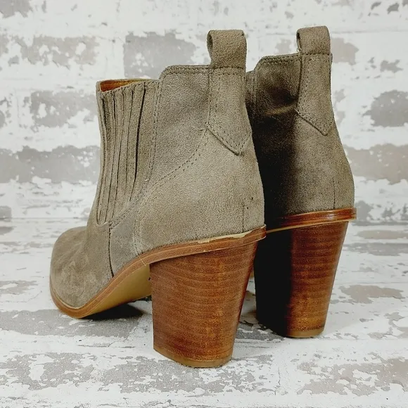 Nine West Mayley Grey Vegan Suede Block Heel Pull On Ankle Boots T243