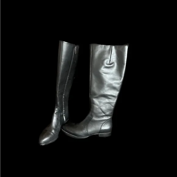 Nine West tall Nicolah Leather Boots, barely used no scuffs or scratches sz 7.5