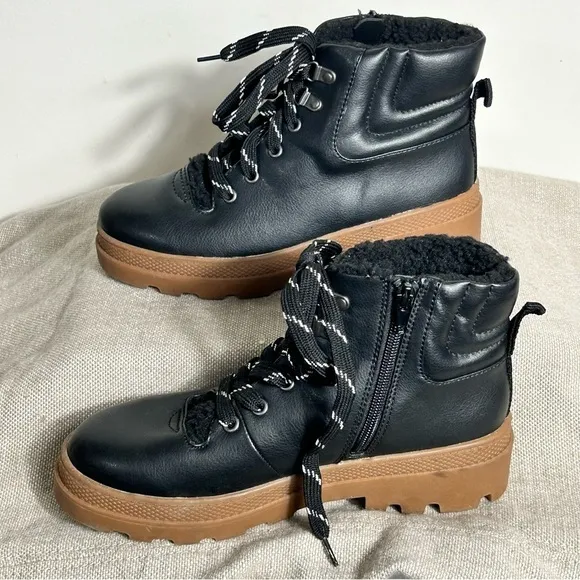 Nordstrom Rack NWOB CHIARA Black Lace Up Faux Fur Lined Lug Boots- Size 7