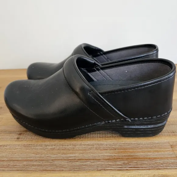 NWOB DANSKO XP 2.0 Womens Professional Waterproof Black Leather Shoes Clogsno