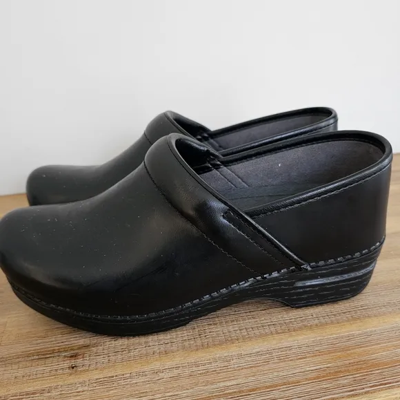 NWOB DANSKO XP 2.0 Womens Professional Waterproof Black Leather Shoes Clogsno
