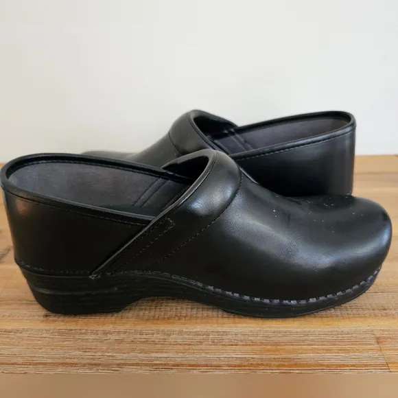NWOB DANSKO XP 2.0 Womens Professional Waterproof Black Leather Shoes Clogsno