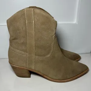 NWOB Dolce Vita Solow Suede Pointed Toe Cowboy Western Boots Size 8