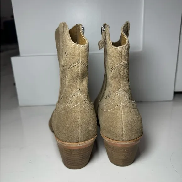 NWOB Dolce Vita Solow Suede Pointed Toe Cowboy Western Boots Size 8