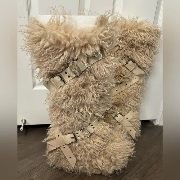 NWOB Dolls Kill / Club Exx Sand Wild Instincts Faux Fur Boots