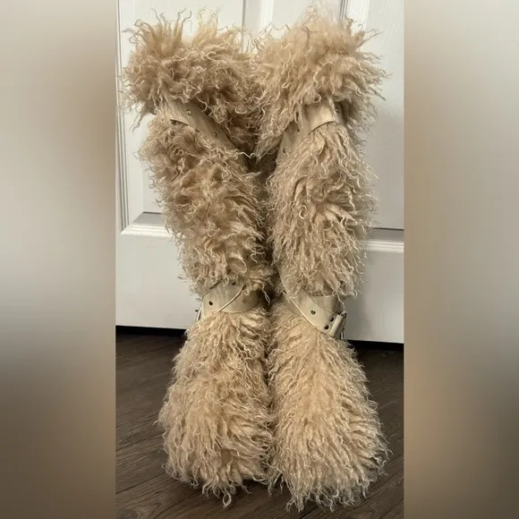 NWOB Dolls Kill / Club Exx Sand Wild Instincts Faux Fur Boots