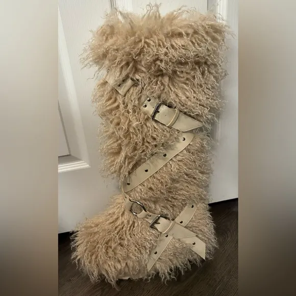 NWOB Dolls Kill / Club Exx Sand Wild Instincts Faux Fur Boots