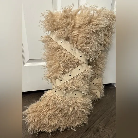 NWOB Dolls Kill / Club Exx Sand Wild Instincts Faux Fur Boots