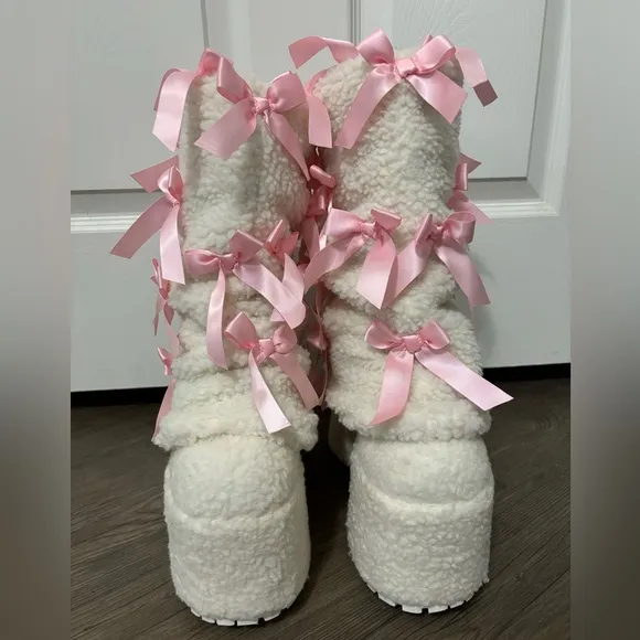 NWOB Dolls Kill / Sugar Thrillz Pinky Promise Snuggle Wonderland Platform Boots