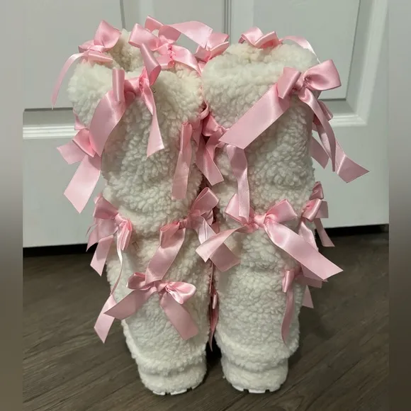 NWOB Dolls Kill / Sugar Thrillz Pinky Promise Snuggle Wonderland Platform Boots