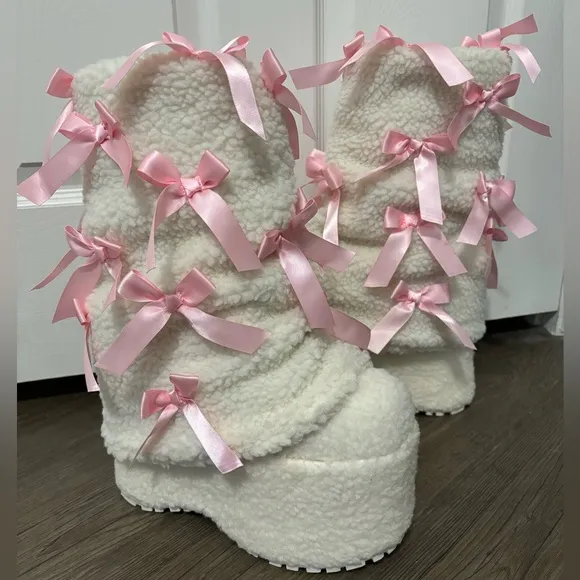 NWOB Dolls Kill / Sugar Thrillz Pinky Promise Snuggle Wonderland Platform Boots
