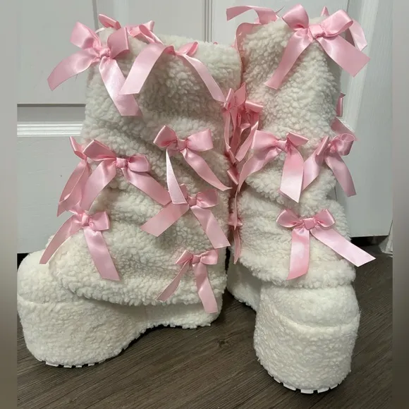 NWOB Dolls Kill / Sugar Thrillz Pinky Promise Snuggle Wonderland Platform Boots