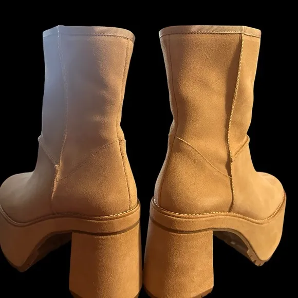 NWOB Free People Montreal Platform Boots (light tan Suede) $298