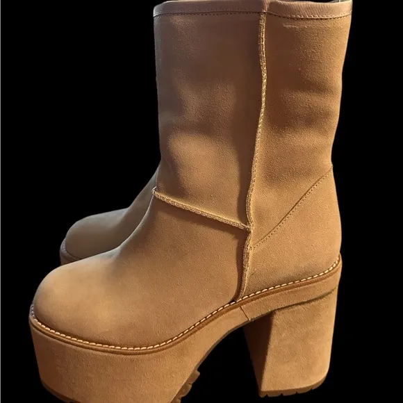 NWOB Free People Montreal Platform Boots (light tan Suede) $298