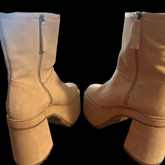 NWOB Free People Montreal Platform Boots (light tan Suede) $298