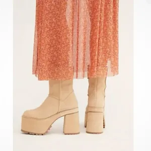 NWOB Free People Montreal Platform Boots (light tan Suede) $298
