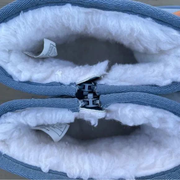 NWOB Koolabura by UGG Koola Mini boots in Coast Blur size 4 kids