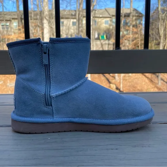 NWOB Koolabura by UGG Koola Mini boots in Coast Blur size 4 kids