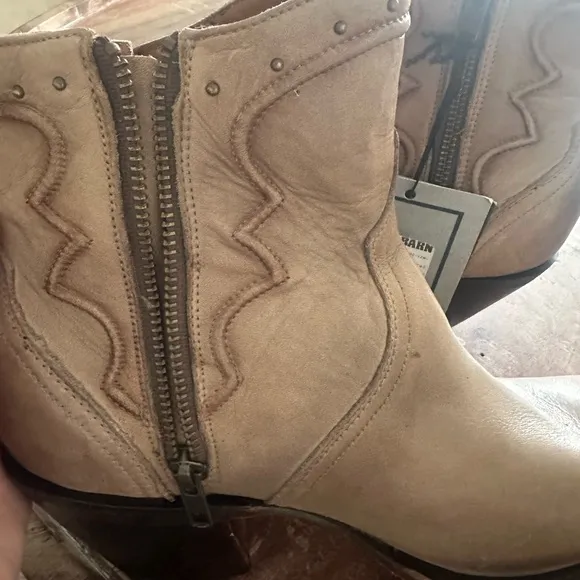 NWOB Lucchese Tan Western Ankle Karla Booties, NWOB. Size 8.5