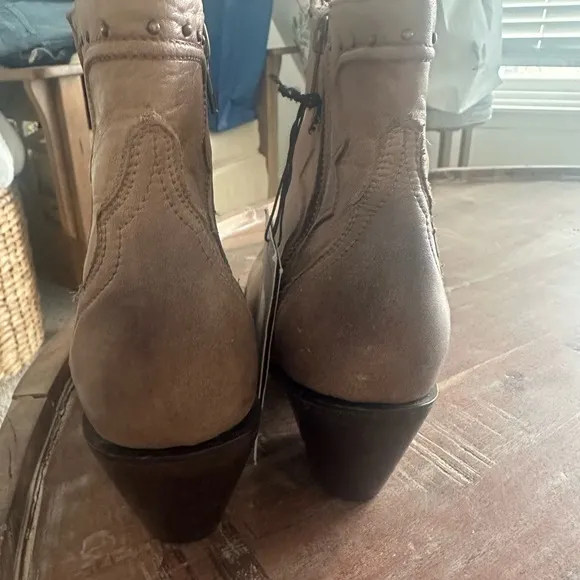 NWOB Lucchese Tan Western Ankle Karla Booties, NWOB. Size 8.5