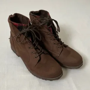 NWOB ROCK &amp; CANDY Tavin Ankle Boots Brown Size 9.5