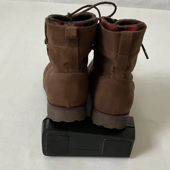 NWOB ROCK &amp; CANDY Tavin Ankle Boots Brown Size 9.5