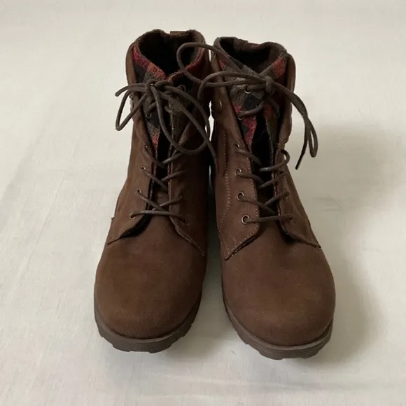 NWOB ROCK &amp; CANDY Tavin Ankle Boots Brown Size 9.5