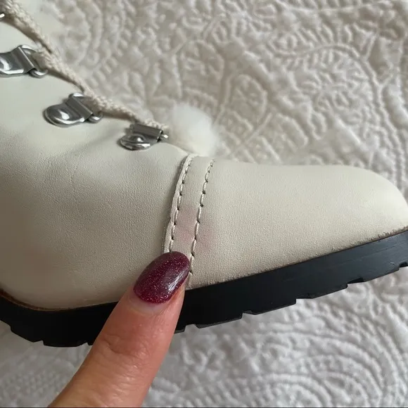 NWOB Sam Edelman Manchester ivory faux fur shirt boots 9.5 M