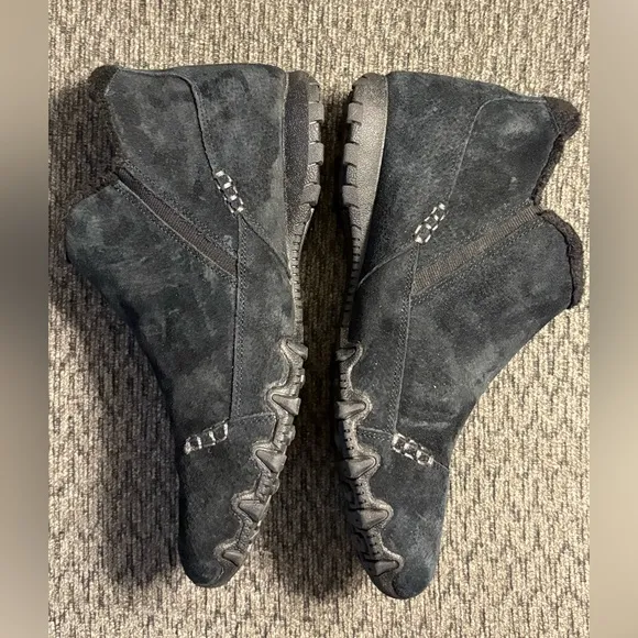 NWOB Skechers Relaxd Fit Suede Biker Ankle Boots-Earthy Chic-Black