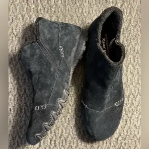 NWOB Skechers Relaxd Fit Suede Biker Ankle Boots-Earthy Chic-Black