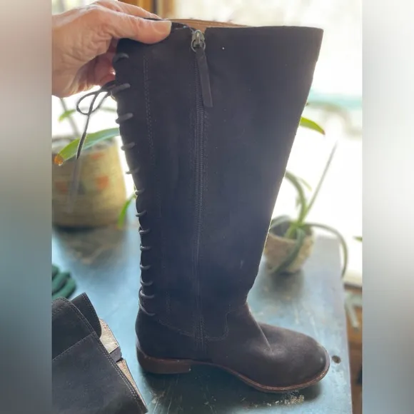 NWOB Softt‎ Sharnell II Dark Brown Suede Boots