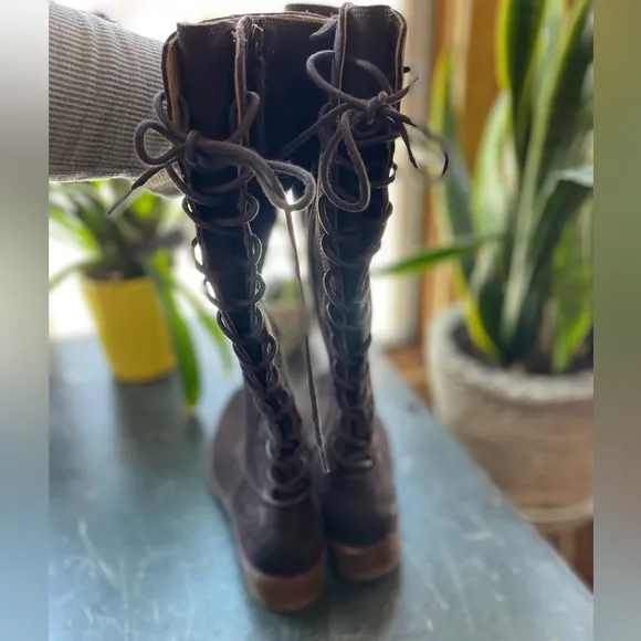 NWOB Softt‎ Sharnell II Dark Brown Suede Boots