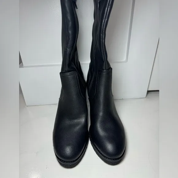 NWOB Zodiac Women’s Iggy Tall Wedge Knee High Boots - Black Size 8.5