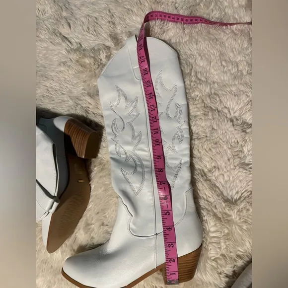 NWOT Billini Women's White Western Urson Boots
