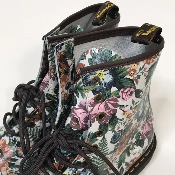 NWOT Dr Martens 1460 ENGLISH GARDEN LEATHER LACE UP BOOTS