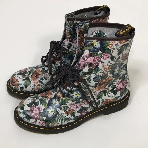 NWOT Dr Martens 1460 ENGLISH GARDEN LEATHER LACE UP BOOTS
