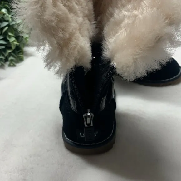 NWOT Girls UGG Nessa black suede boots. Size 7