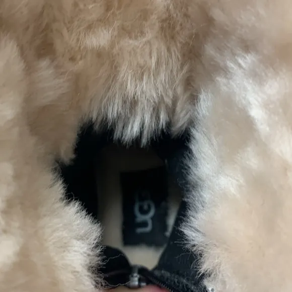 NWOT Girls UGG Nessa black suede boots. Size 7