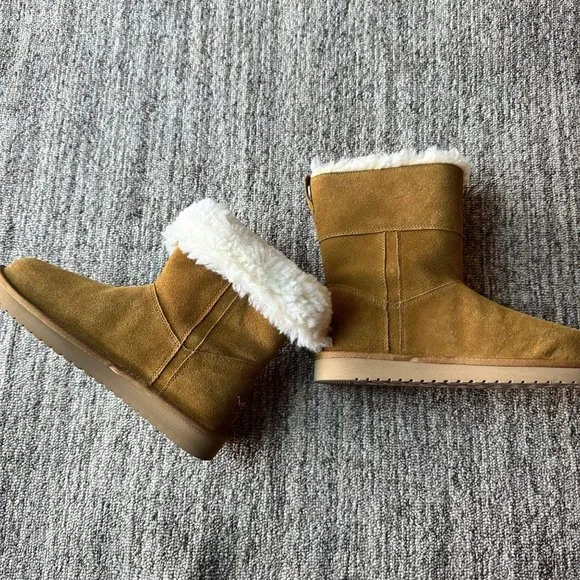 NWOT Koolaburra by UGG Tan Brown Sherpa Booties Boots Womens Size 8 Cozy Winter