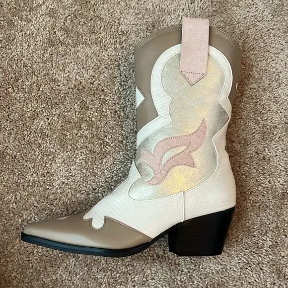NWOT ShuShop Zizi Western Boots