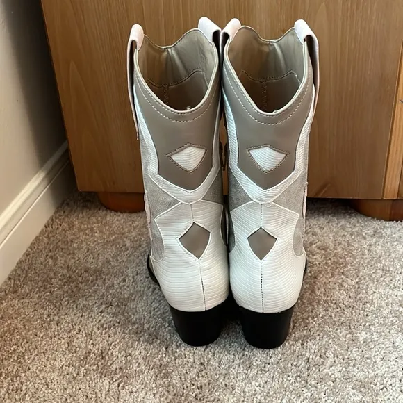NWOT ShuShop Zizi Western Boots