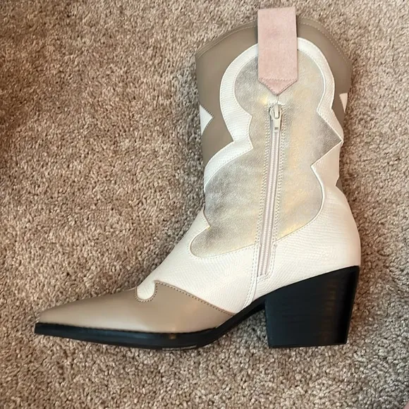 NWOT ShuShop Zizi Western Boots