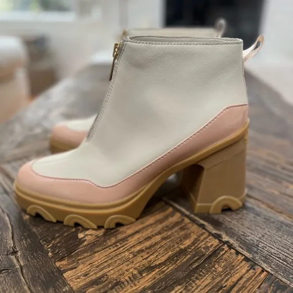 NWOT Sorel Brex Chalk Peach Platform Heeled Waterproof Chelsea Boots – Sz 9.5