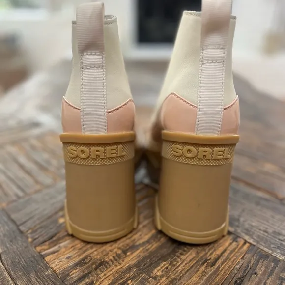 NWOT Sorel Brex Chalk Peach Platform Heeled Waterproof Chelsea Boots – Sz 9.5
