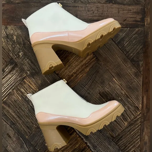 NWOT Sorel Brex Chalk Peach Platform Heeled Waterproof Chelsea Boots – Sz 9.5