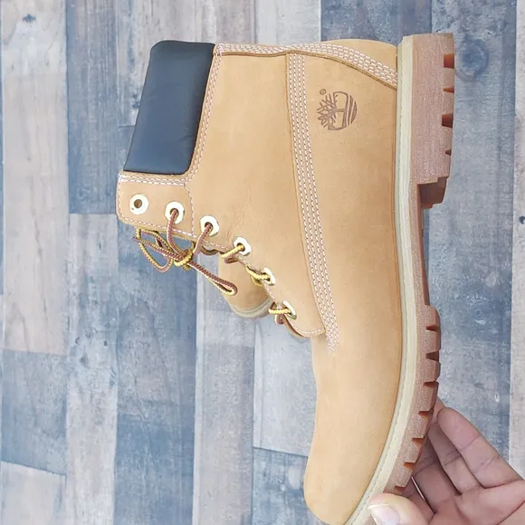 NWOT Timberland Premium 6&quot; waterproof Boots in Wheat Nubuck Women's sz 9.5