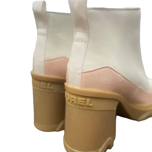 NWOT Women’s Sorel Brex Chalk Peach Platform Heeled Waterproof Chelsea Boots 8.5